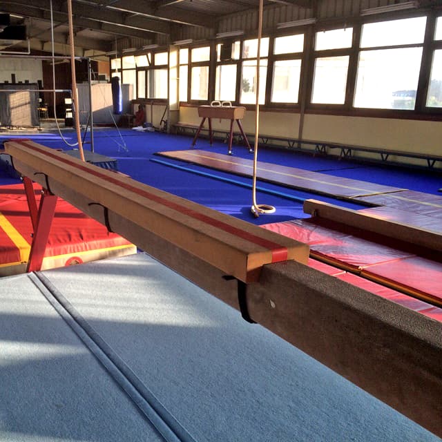 Greda i ostale sprave u gimnastičkoj sali